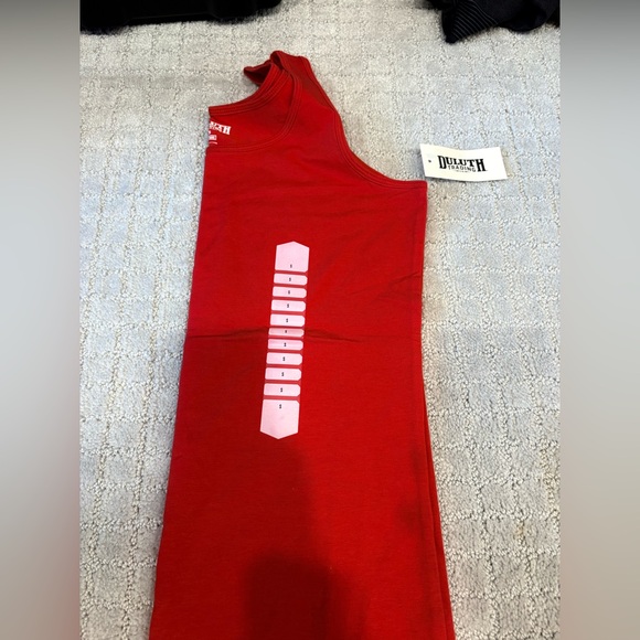 Duluth trading company no yank tank in red, women’s size small NWT - Picture 3 of 9